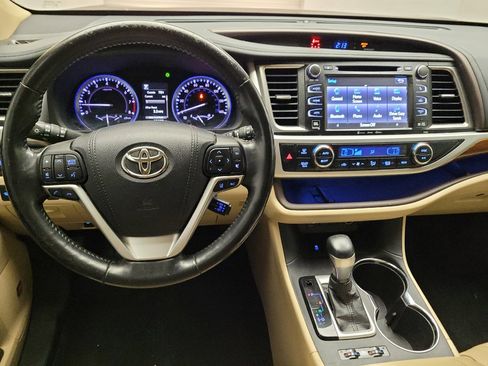 Used 2018 Toyota Highlander Limited Platinum FWD image 22