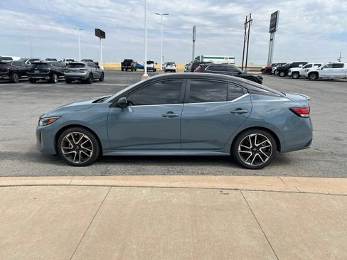Used 2025 Nissan Sentra SR FWD image 8