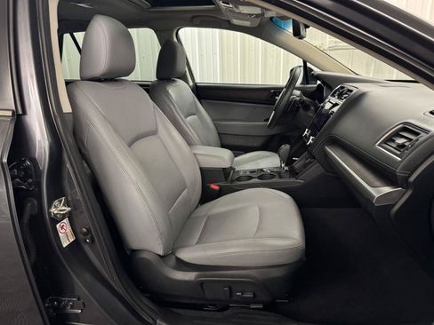 Used 2019 Subaru Outback 3.6R Limited AWD/4WD image 11