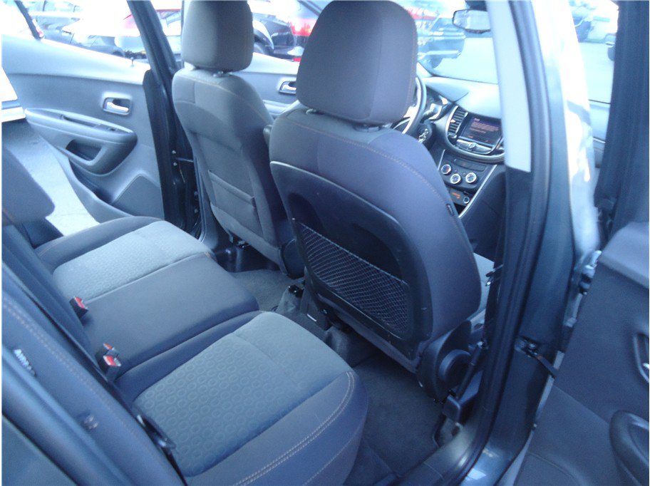 Used 2020 Chevrolet Trax LS FWD image 16