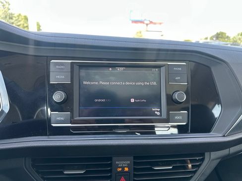 Used 2024 Volkswagen Jetta SE w/ Panoramic Sunroof Package FWD image 23