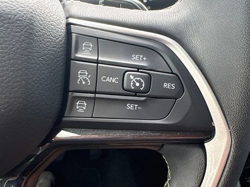 Used 2023 Jeep Grand Cherokee Laredo RWD image 20
