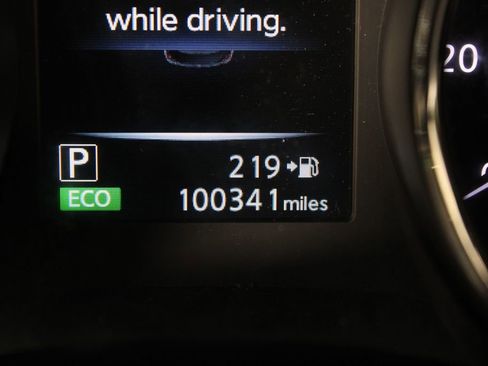 Used 2017 Nissan Rogue SV w/ SV Premium Package image 27