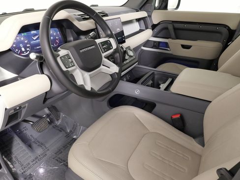 Used 2022 Land Rover Defender 110 SE image 29
