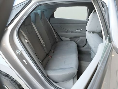 Used 2025 Hyundai Elantra SE FWD image 11