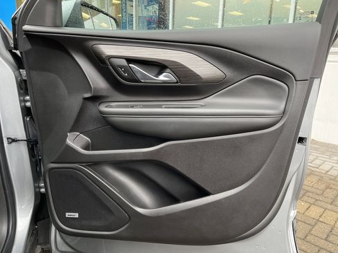 Used 2024 GMC Terrain SLT w/ Infotainment Package II image 37