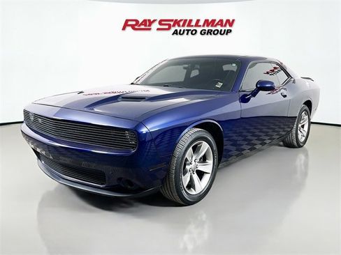 Used 2016 Dodge Challenger SXT image 3