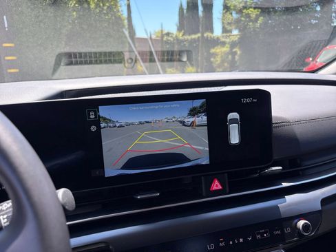 Used 2026 Kia Carnival FWD image 25