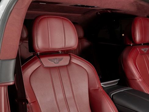 Used 2023 Bentley Flying Spur V8 image 19