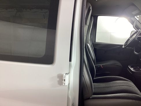 Used 2020 GMC Savana 2500 image 8