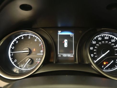 Used 2021 Toyota Camry SE image 9