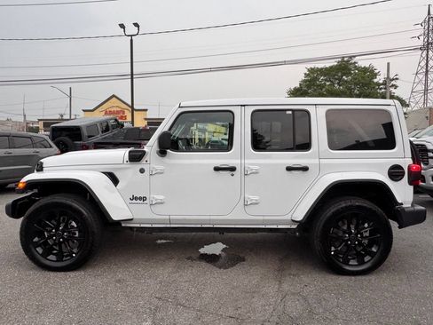 Certified 2025 Jeep Wrangler Unlimited Sahara w/ Safety Group AWD/4WD image 4