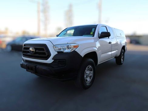Used 2020 Toyota Tacoma SR image 9