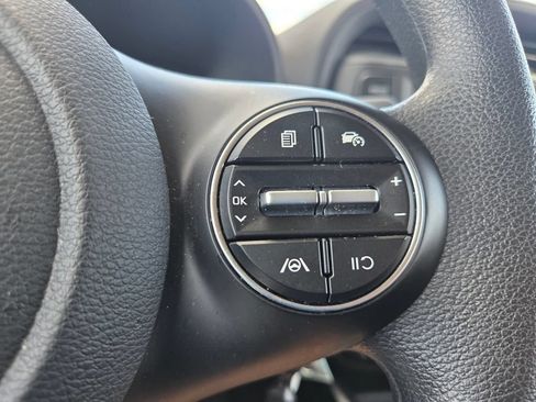 Used 2025 Kia Soul LX w/ LX Technology Package FWD image 14