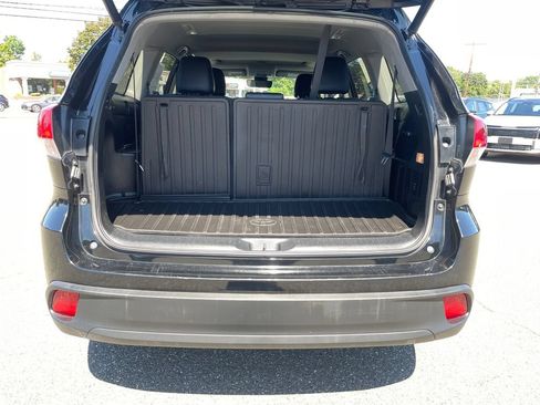 Used 2018 Toyota Highlander SE AWD/4WD image 25