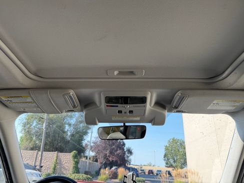 Used 2017 Subaru Forester 2.5i Touring AWD/4WD image 19
