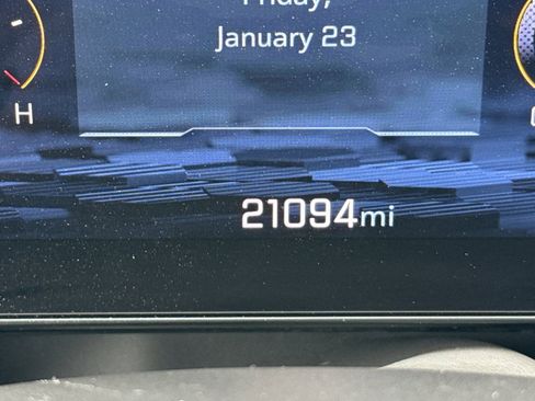 Used 2025 Chevrolet Suburban Premier image 3