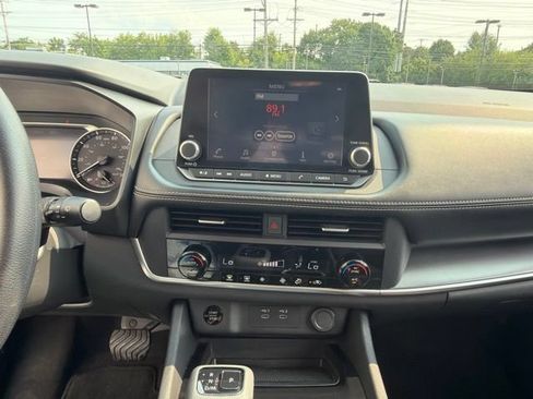 Used 2024 Nissan Rogue SV AWD/4WD image 17
