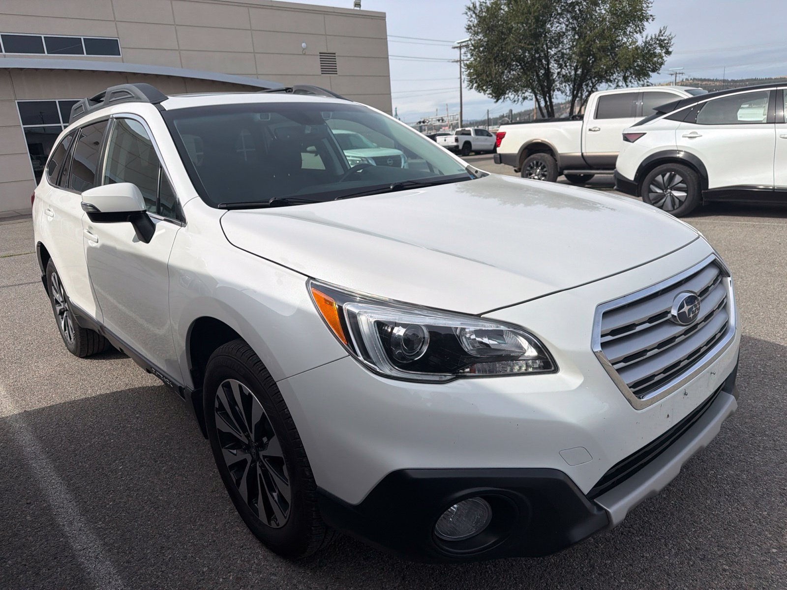 Used 2017 Subaru Outback 2.5i Limited AWD/4WD image 3