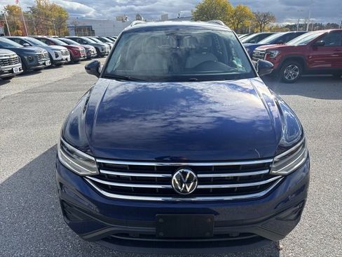 Used 2024 Volkswagen Tiguan SE image 2