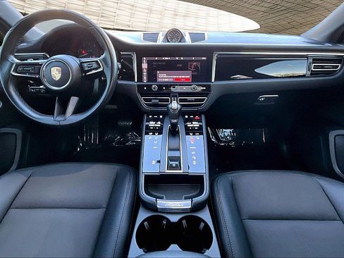 Used 2023 Porsche Macan Turbo image 15