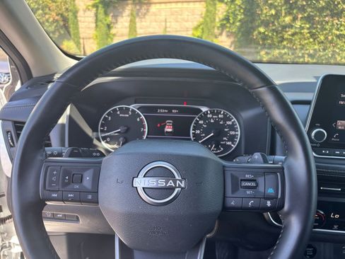 Used 2025 Nissan Rogue SV AWD/4WD image 30