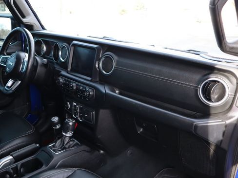 Used 2018 Jeep Wrangler Unlimited Sahara w/ Dual Top Group image 18