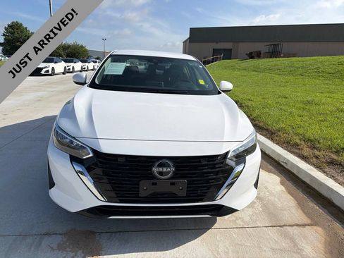 Certified 2025 Nissan Sentra SV FWD image 2