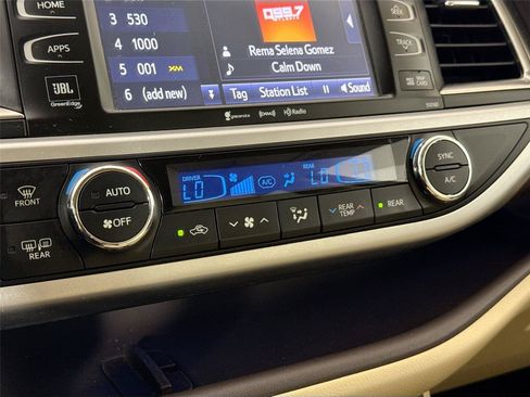Used 2016 Toyota Highlander Limited FWD image 26