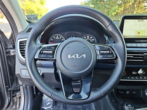 Certified 2022 Kia Seltos S image 20