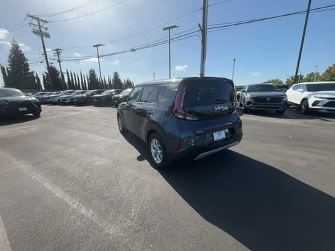 Used 2025 Kia Soul LX w/ LX Technology Package FWD image 10