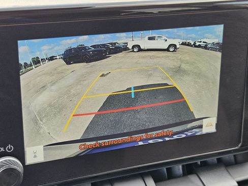 Used 2025 Toyota RAV4 XLE FWD image 19