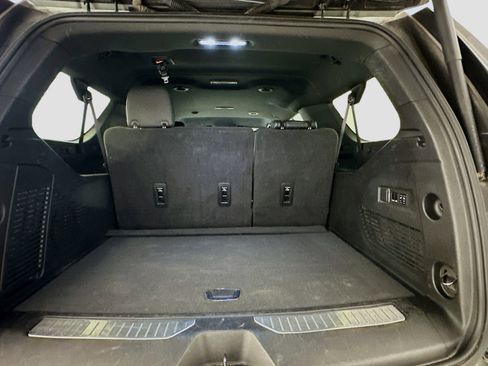 Used 2023 Chevrolet Suburban Premier image 31