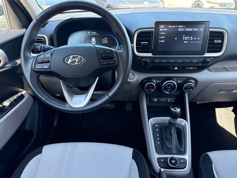 Used 2026 Hyundai Venue SEL FWD image 25
