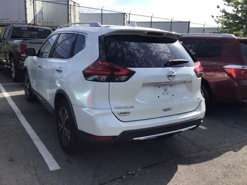 Used 2017 Nissan Rogue SL w/ SL Premium Package image 2