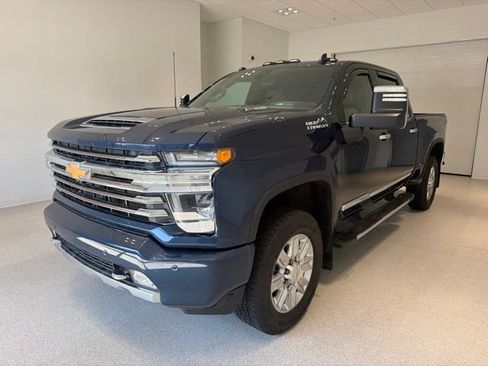 Used 2023 Chevrolet Silverado 3500 High Country w/ Z71 Off-Road Package AWD/4WD image 3