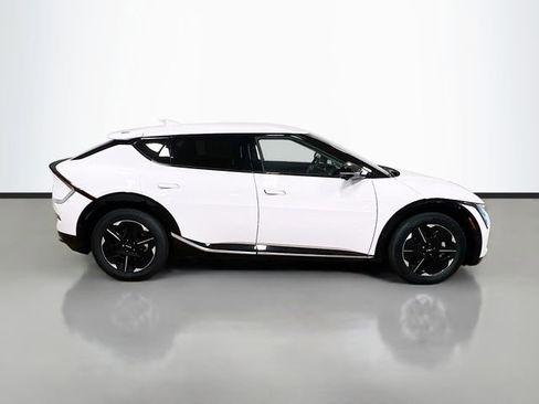 New 2025 Kia EV6 Wind image 8