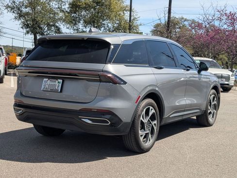 Used 2024 Lincoln Nautilus Premier image 3