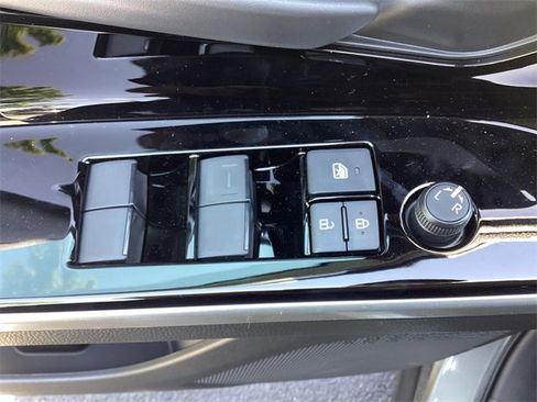 Used 2025 Toyota bZ4X FWD image 25