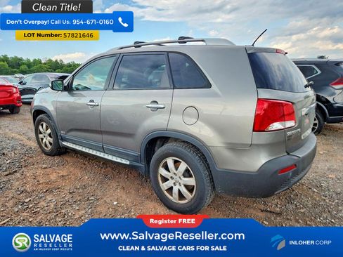 Used 2013 Kia Sorento LX w/ Convenience Pkg AWD/4WD image 3
