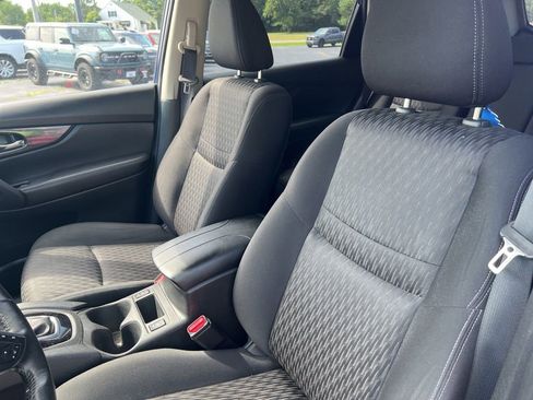 Used 2018 Nissan Rogue SV w/ Premium Package AWD/4WD image 8