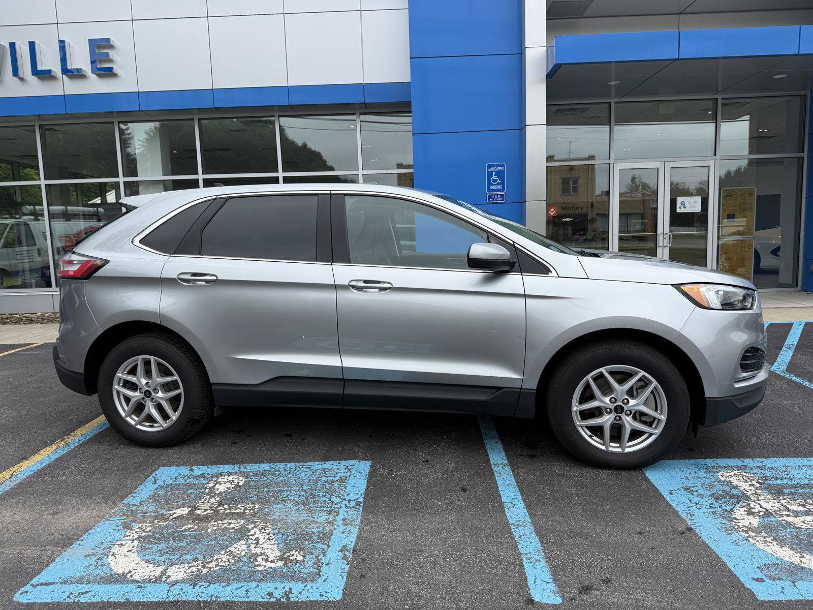 Used 2023 Ford Edge SEL AWD/4WD image 7
