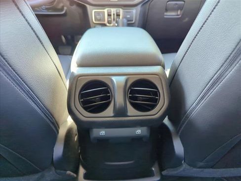 Used 2025 Jeep Wrangler Willys image 20