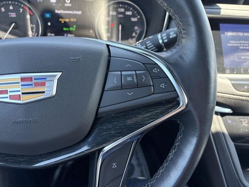 Used 2022 Cadillac XT5 Premium Luxury w/ Technology Package AWD/4WD image 18