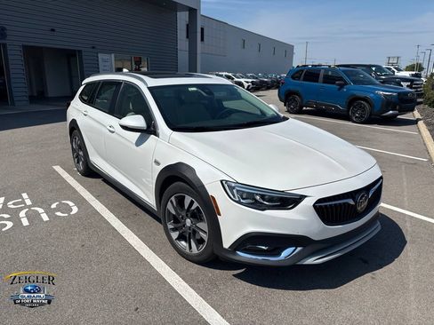 Used 2018 Buick Regal Essence w/ Driver Confidence Package #1 AWD/4WD image 1