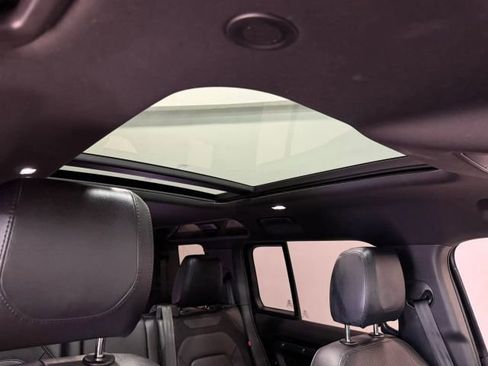 Used 2022 Land Rover Defender 110 X-Dynamic SE image 23