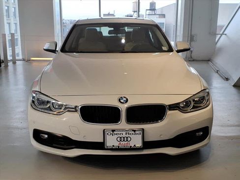 Used 2018 BMW 320i xDrive Sedan w/ Convenience Package image 2