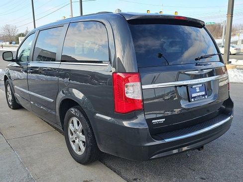Used 2012 Chrysler Town & Country Touring w/ Entertainment Group #1 image 4