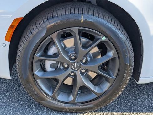 New 2026 Chrysler Pacifica Limited w/ S Appearance Package AWD/4WD image 13