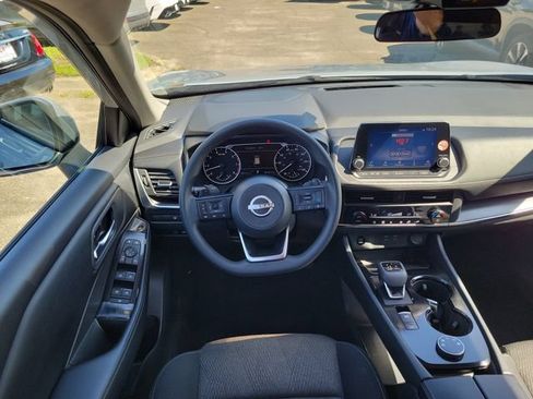 Used 2024 Nissan Rogue SV AWD/4WD image 13